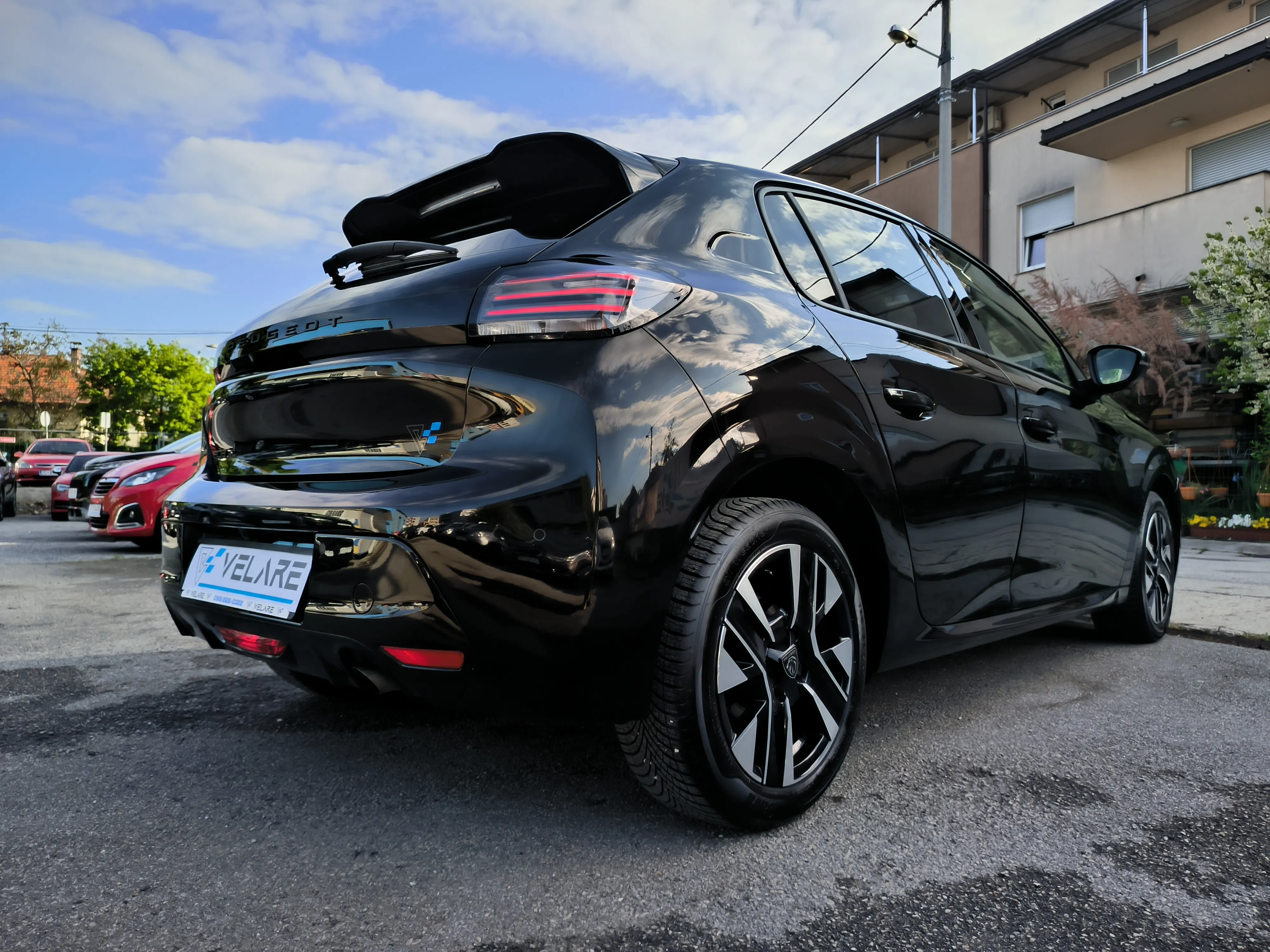 peugeot 208 1.2 allure, automatik, servisna, jamstvo, reg. 1 godinu - slika 9