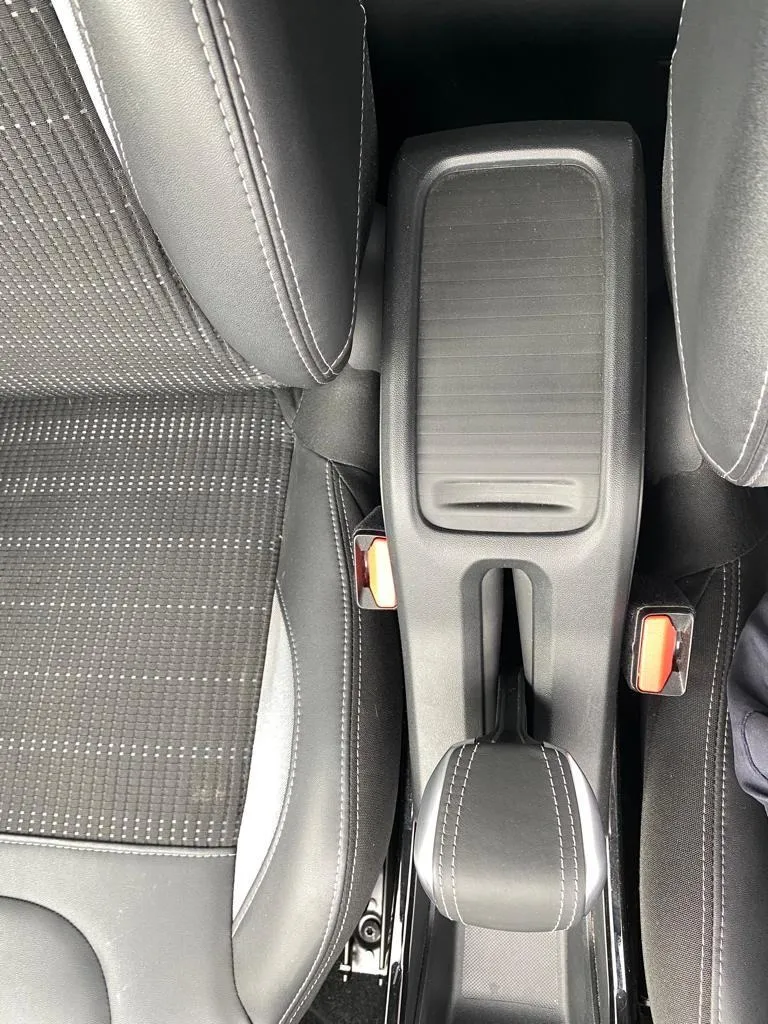 peugeot 2008 1,2 puretech, navi, tempomat, 4x garancija! - slika 12