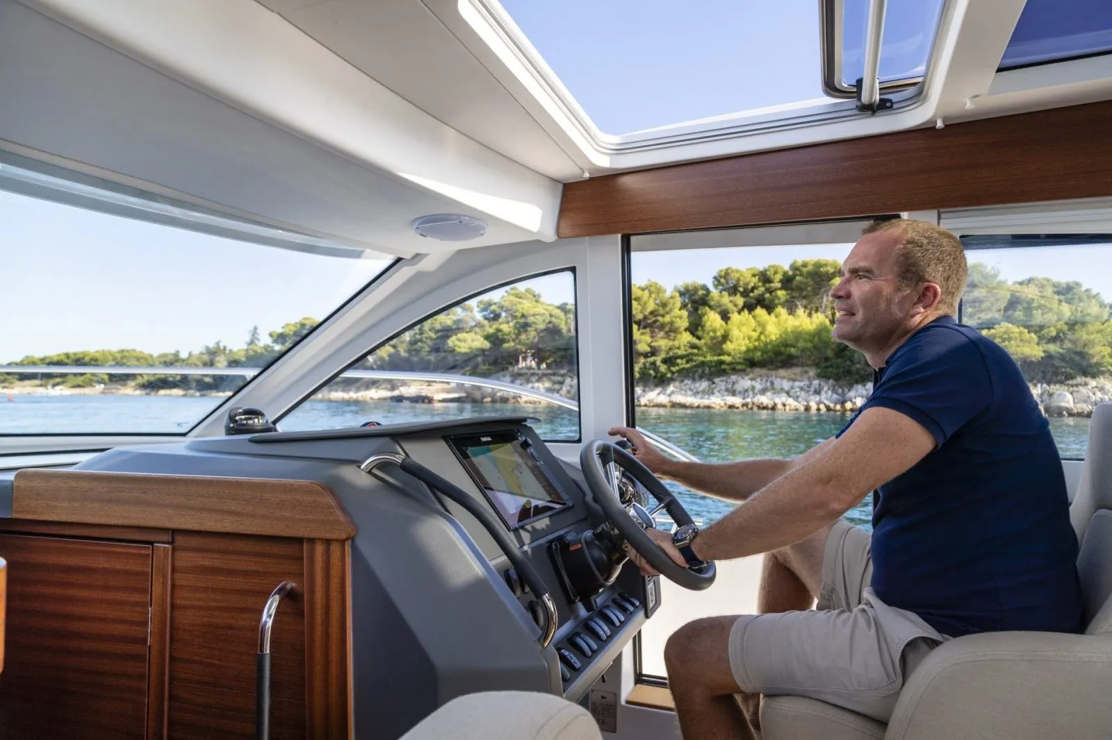 nimbus 305 coupe dogovorite razgledavanje u splitu - slika 14