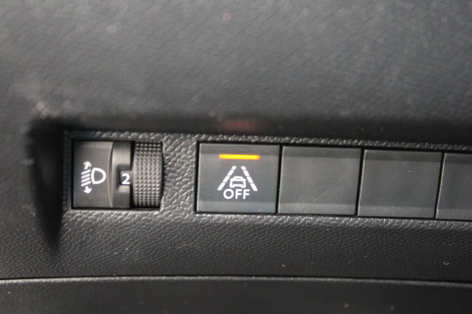 peugeot 208 1.5 hdi *navigacija* - slika 15