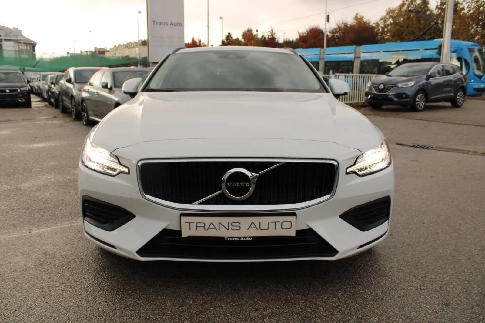 volvo v60 2.0d b4 automatik *led, navigacija, kamera* - slika 2