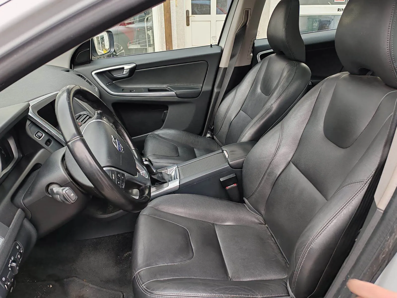 volvo xc60 fwd d4 - slika 3