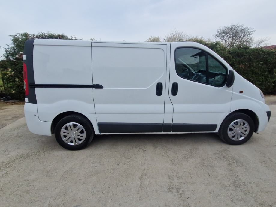 opel vivaro 2. cdti tempomat klima navi kuka pocinčan kartice 36 mj - slika 9