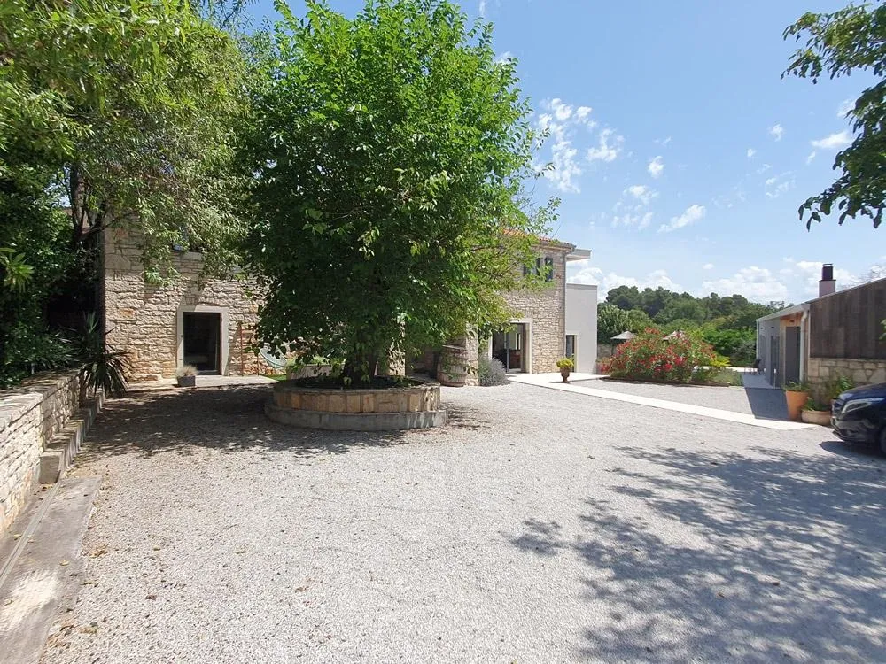 kuća: poreč, 349 m2, villa s bazenom, ljetnom kuhinjom, dupla garaža - slika 8
