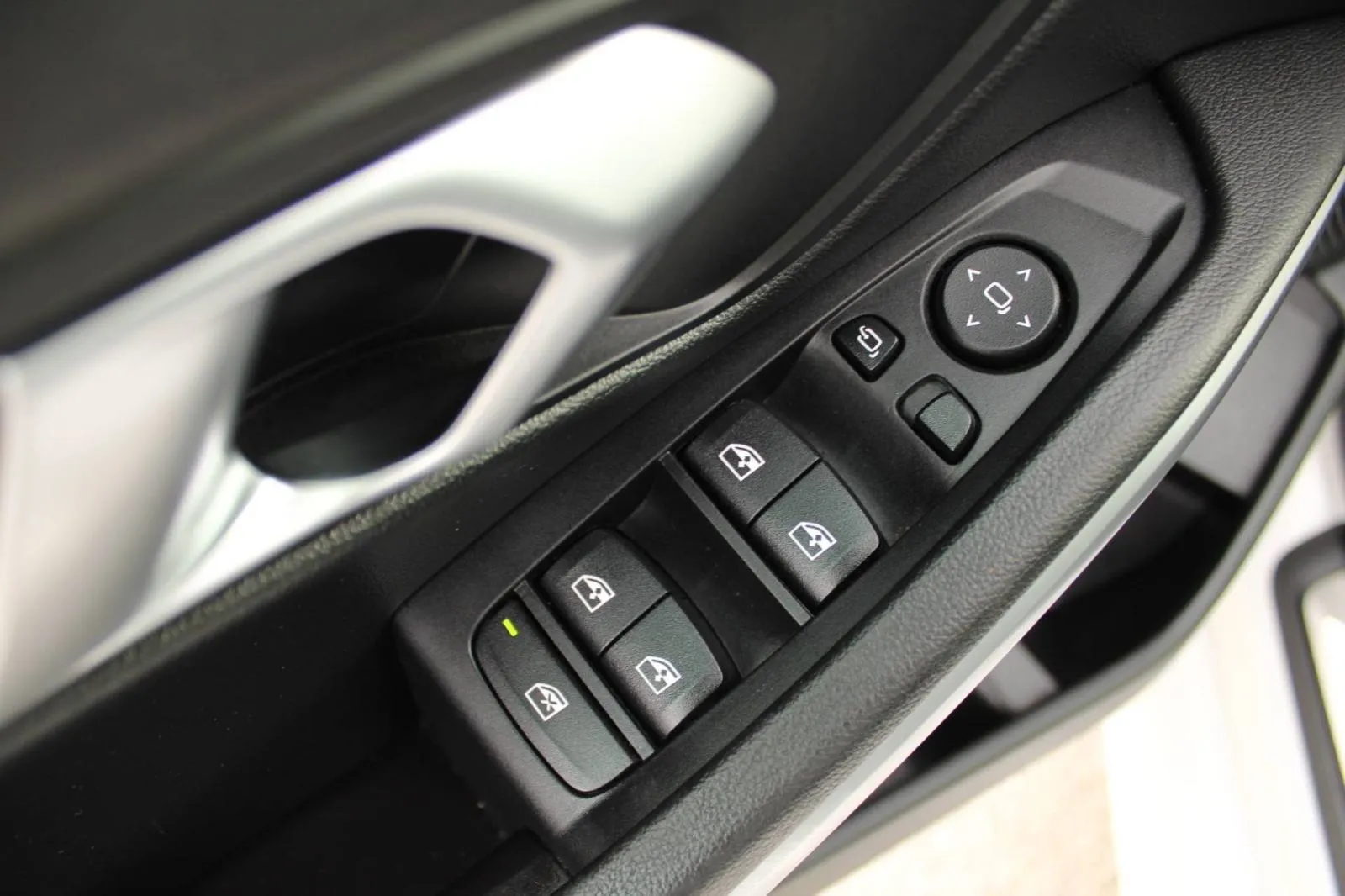 bmw serija 3 318i automatik m paket *led, navigacija, kamera* - slika 11