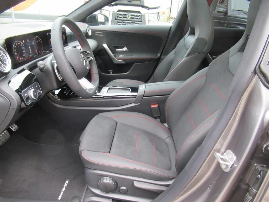 mercedes-benz cla 200 d amg/night/panorama/multibeam led/keyless/19'' - slika 18