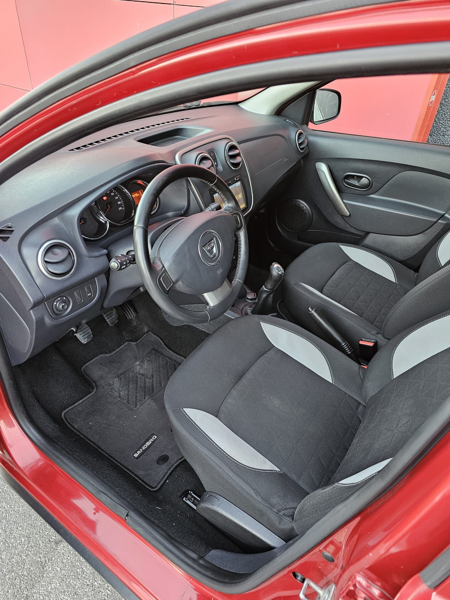 dacia sandero 1,5 dci 90 s&s ,2016 g. 167000 km - slika 10