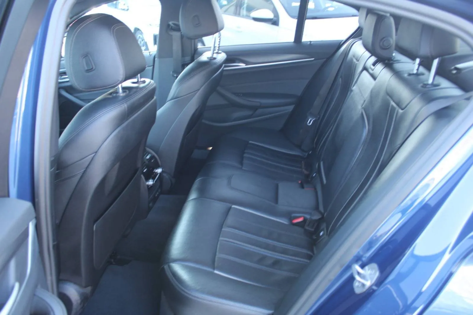 bmw serija 5 530 xdrive m-paket *led, navigacija, kamera* - slika 10