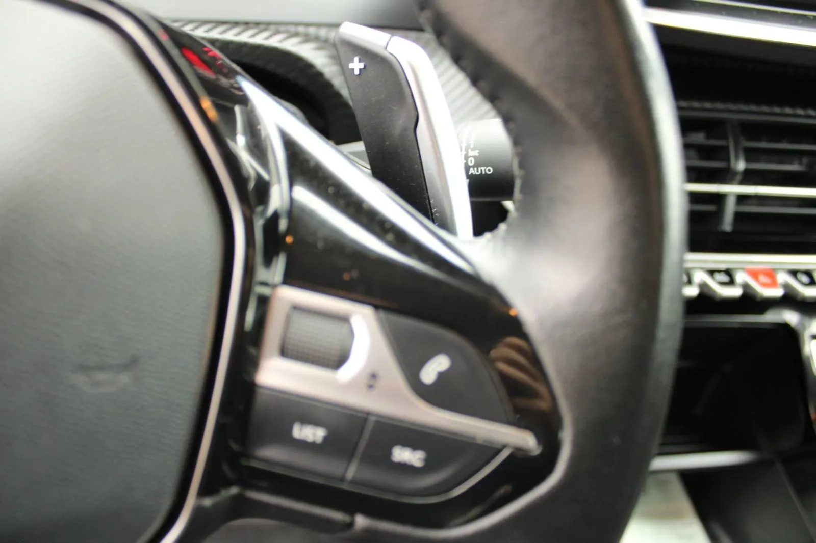 peugeot 2008 1.2 puretech automatik *led, navigacija* - slika 15