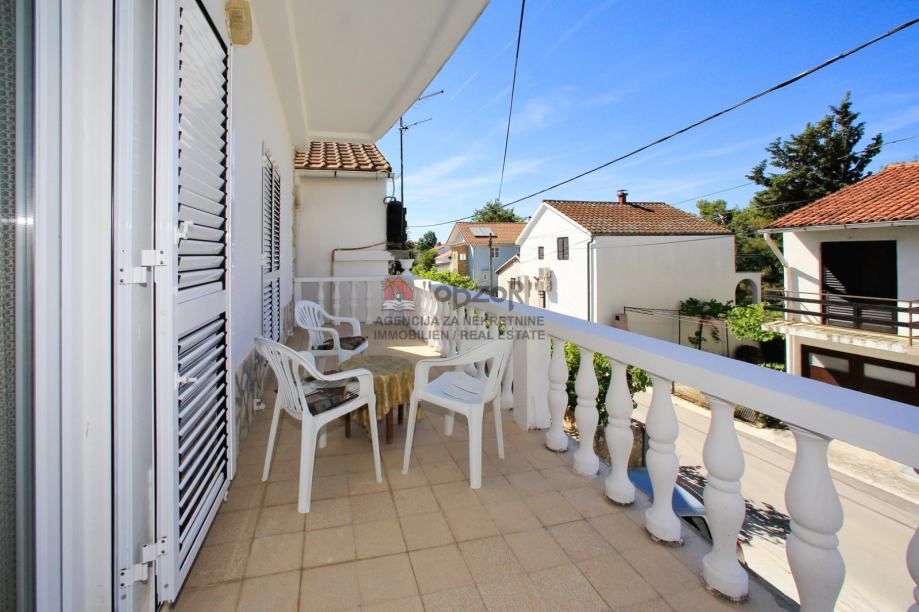 bibinje-apartmanska kuća- drugi red od mora - slika 10