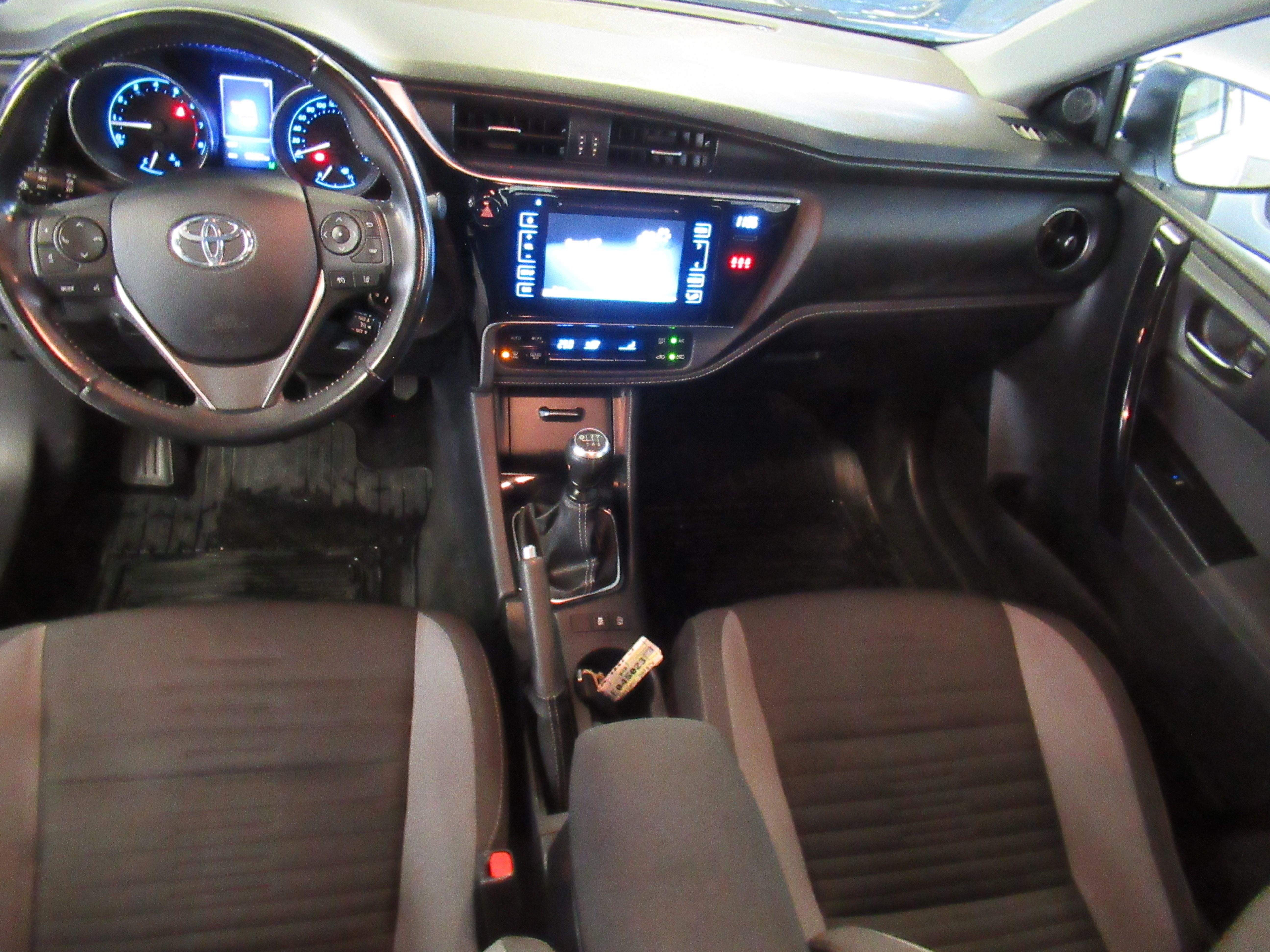 toyota auris 1.2 turbo luna - slika 12