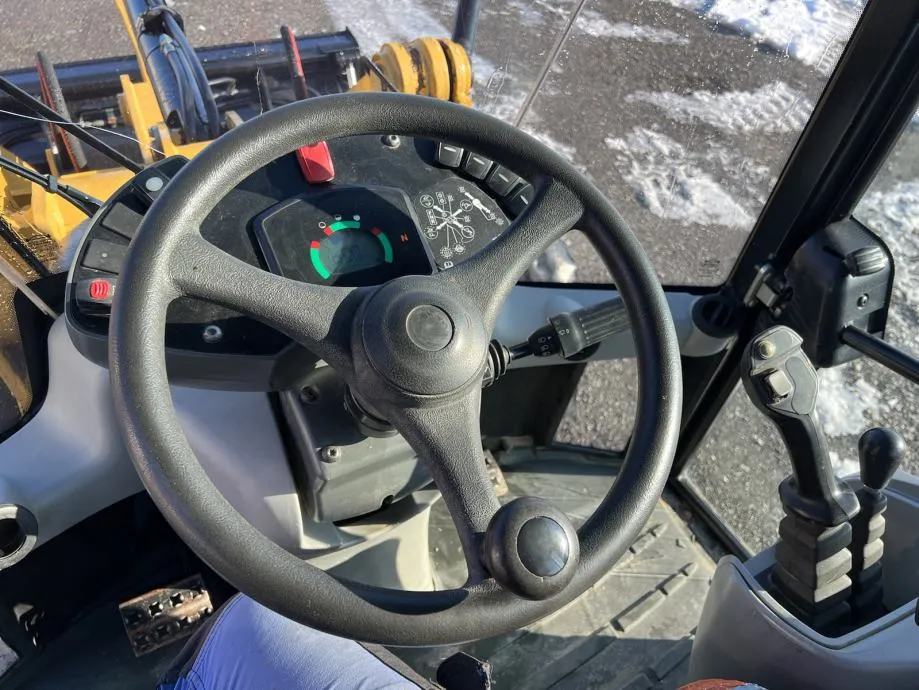 utovarivač cat 906h - slika 9