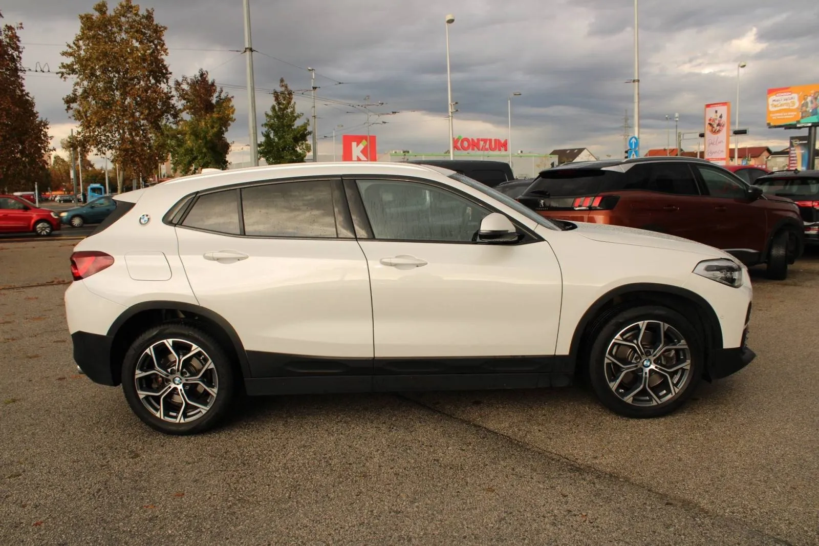 bmw x2 20d xdrive automatik *panorama, led, head-up, navigacija* - slika 4