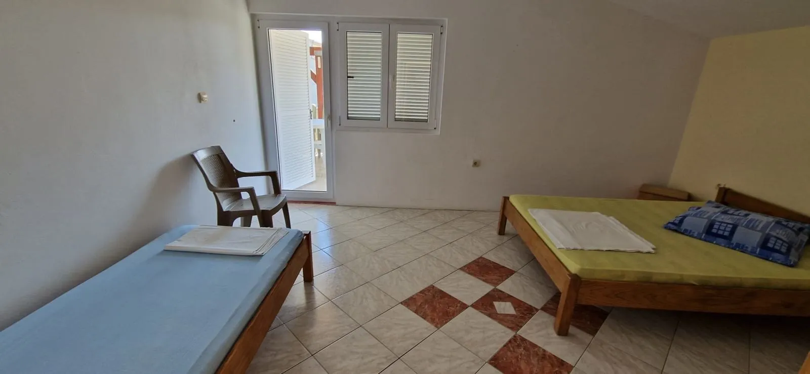 nin, kuća sa 6 stambenih jedinica(396m2), prostrano! - slika 9