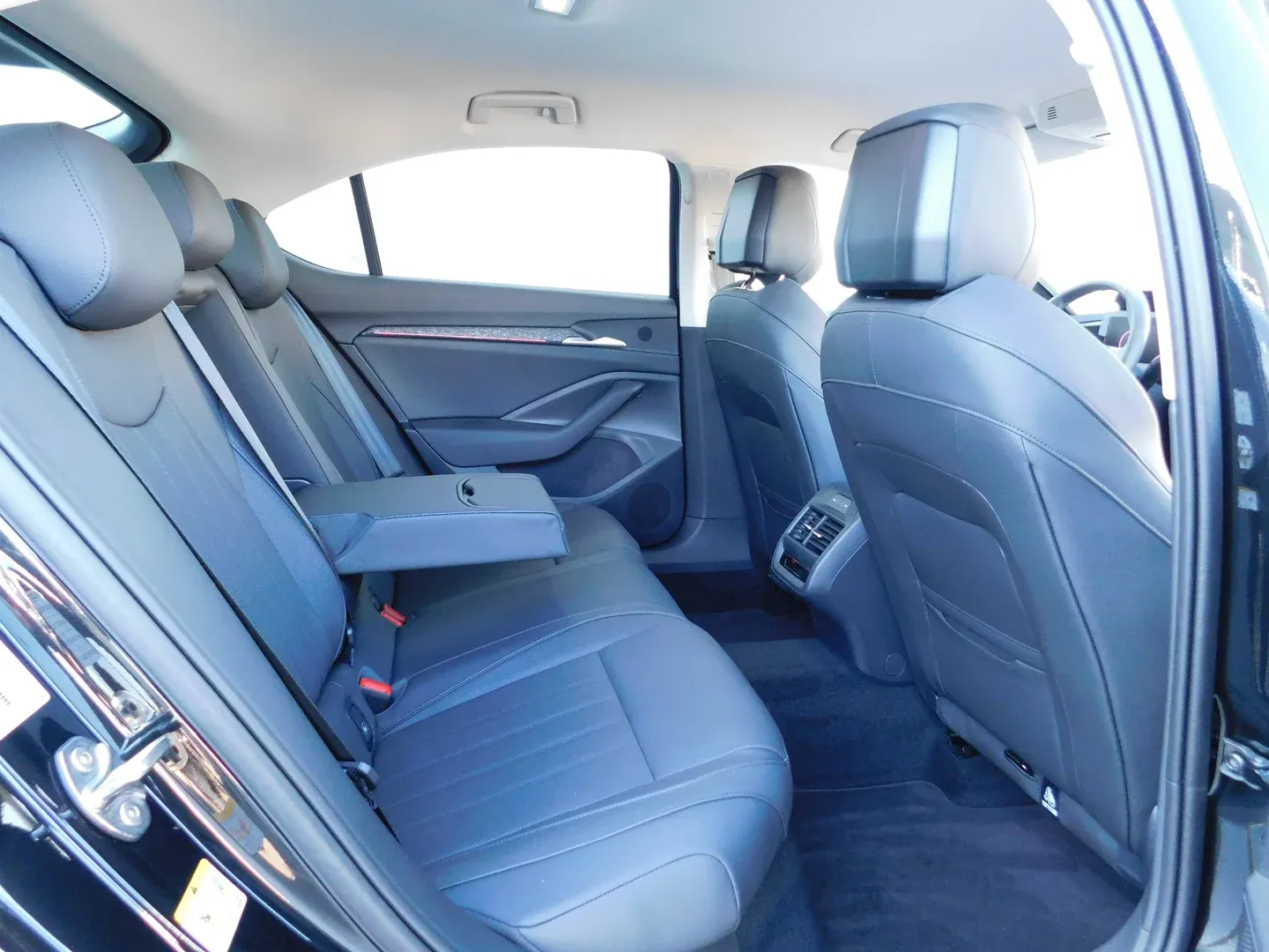 11379 škoda superb selection 2.0 tdi dsg - slika 13