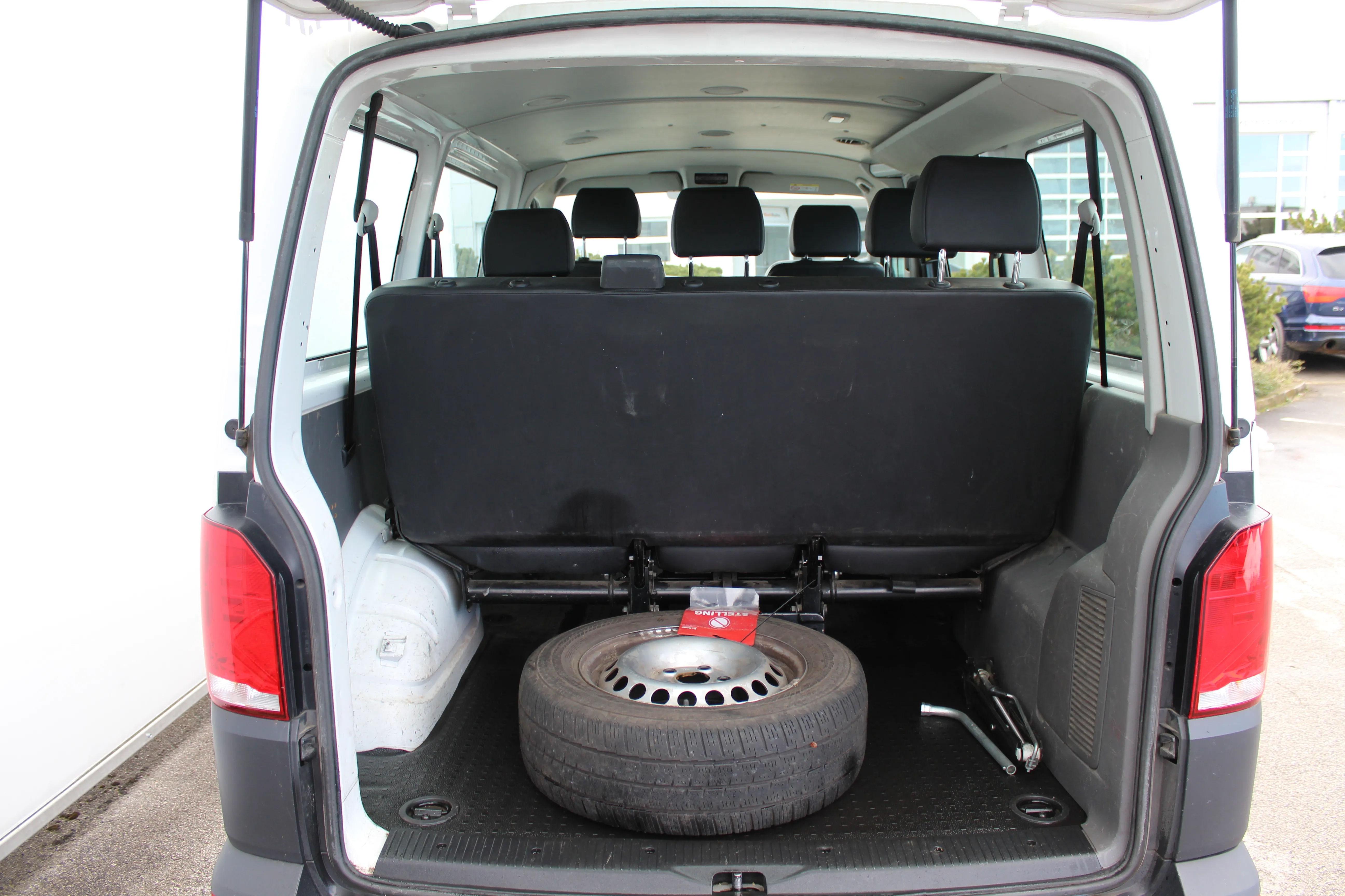 vw transporter kombi 2.0 tdi - slika 13