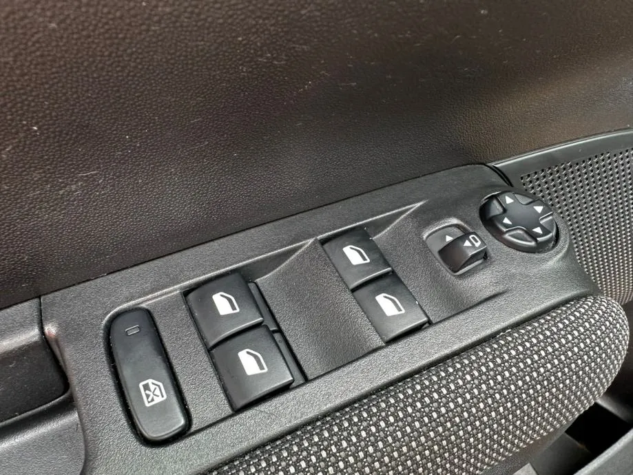 citroën c3 aircross 1,2 •2019.g.•pano•kamera•leasingbezučešća• - slika 9