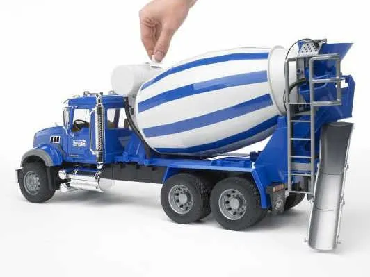 bruder kamion mack mikser za cement - slika 2