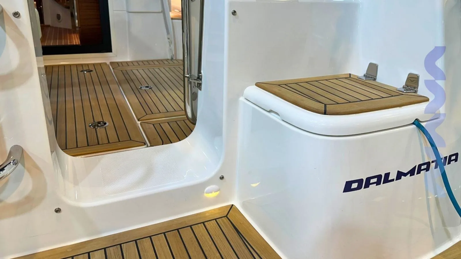 nimbus 305 coupe dogovorite razgledavanje u splitu - slika 10