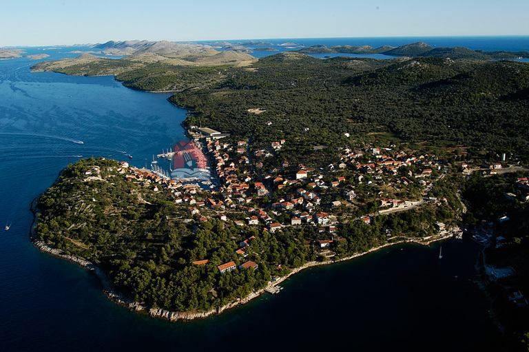 Dugi otok - SALI - Građevinsko zemljište 976m2