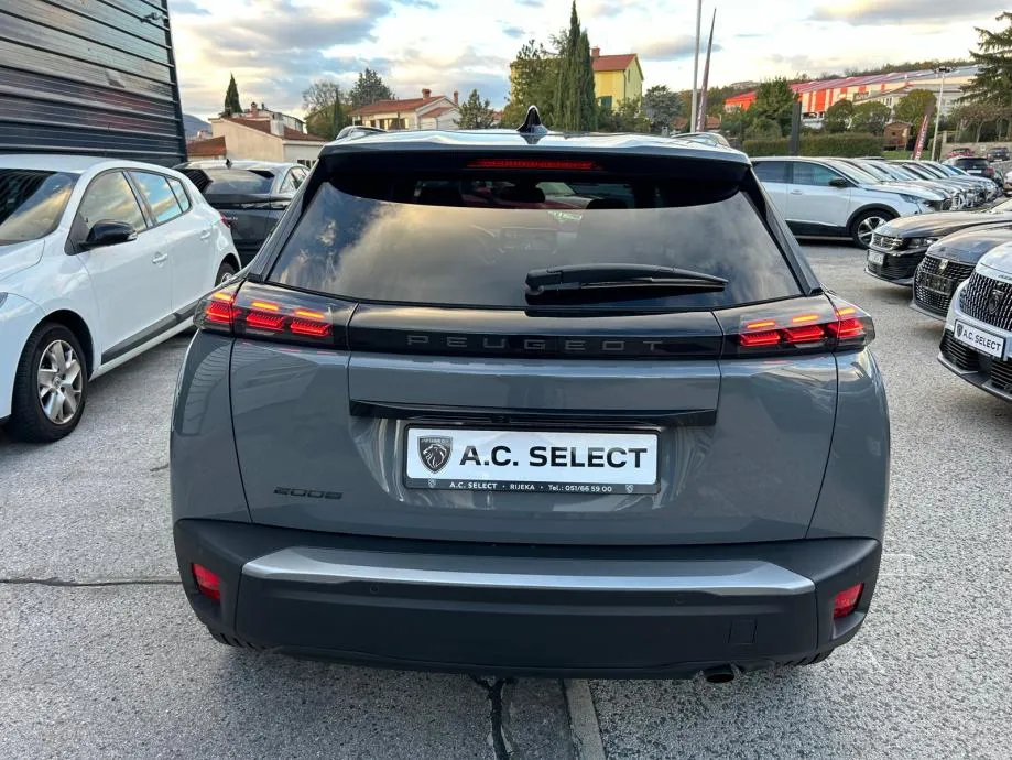 peugeot 2008 allure - 2025 - 12.000km - zimske gume + reg 1 god !!! - slika 5
