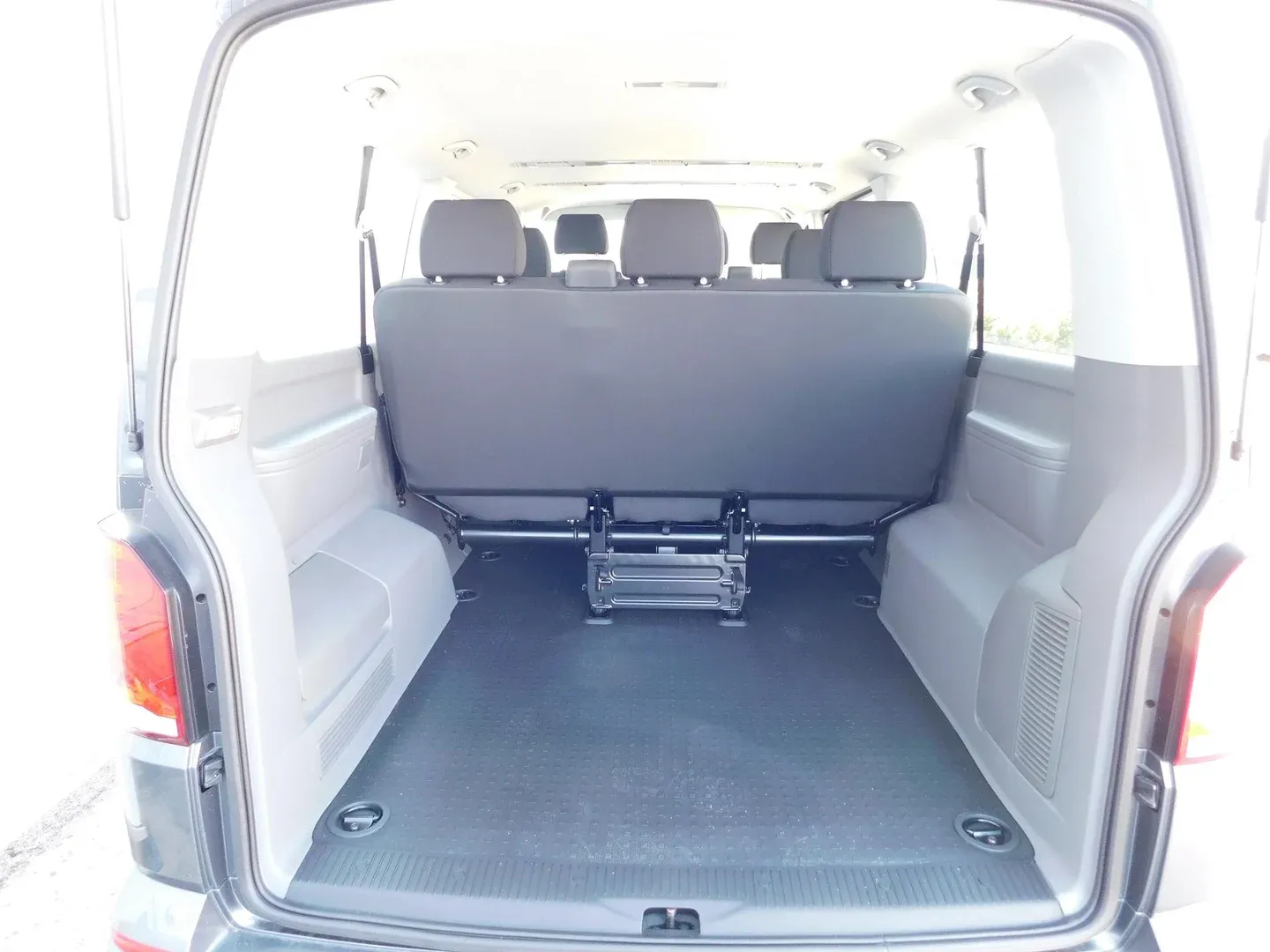 11020 vw caravelle trendline 2.0 tdi - slika 13