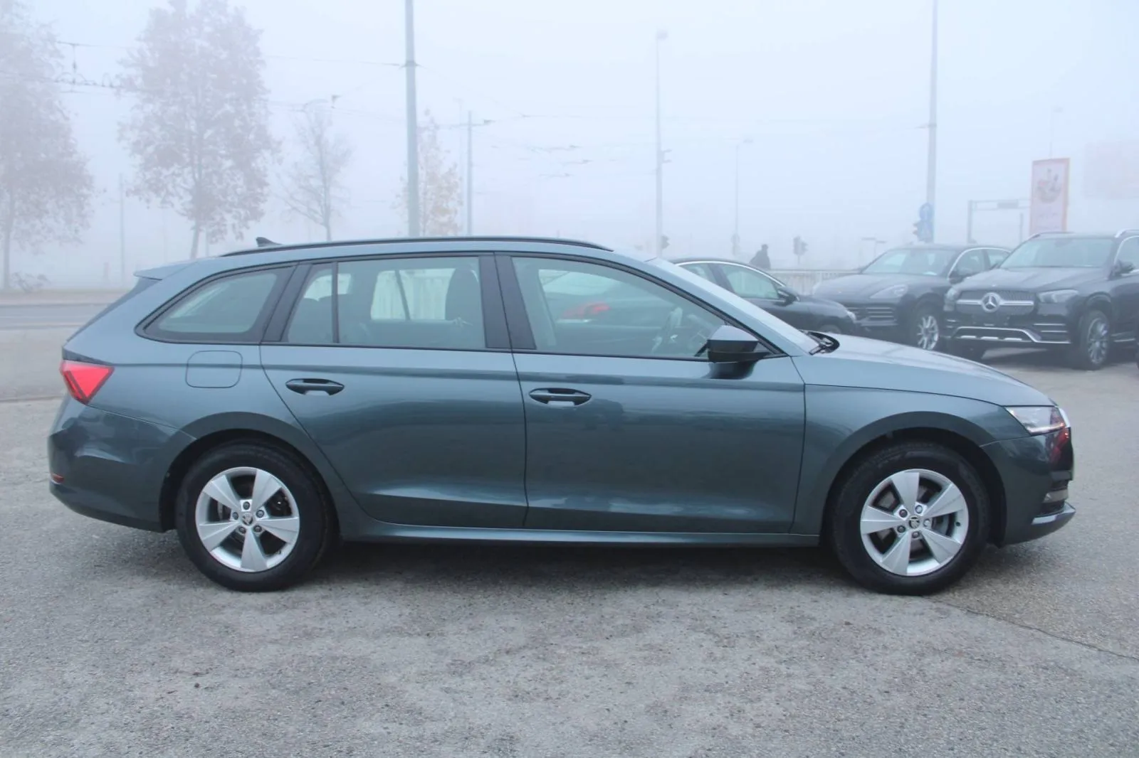 škoda octavia combi 2.0 tdi dsg executive *led, navigacija* - slika 4