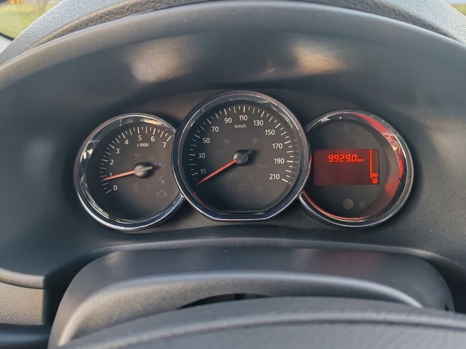 dacia sandero 0,9 tce 90,2014 god,99000 km,kartice - slika 16