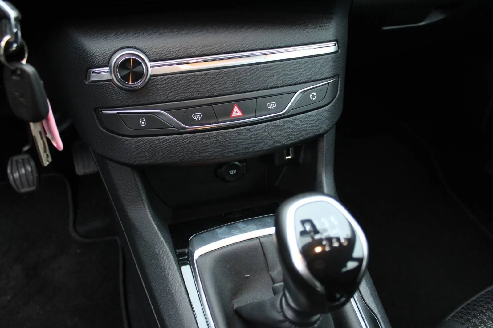 peugeot 308 1.5 hdi business - slika 15