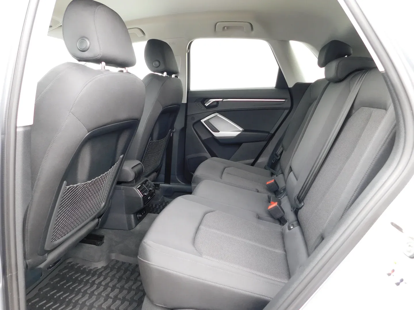 12568 audi q3 35tdi s tr advanced+ - slika 11
