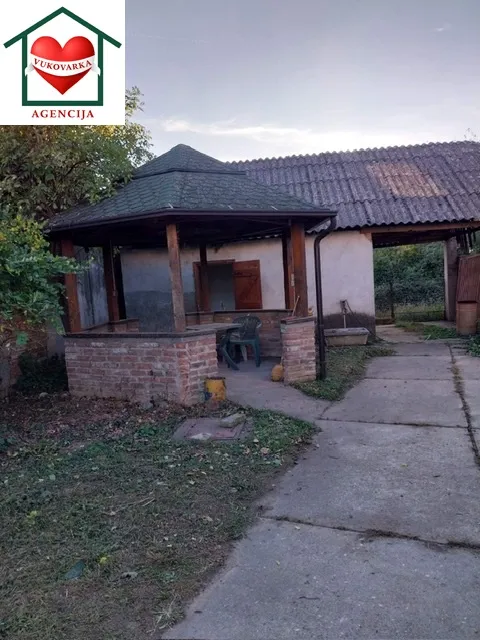 65. vukovar, sotin v. nazora 58, kuća s 2 stana 308 m2, 3 garaže 61m2 - slika 19