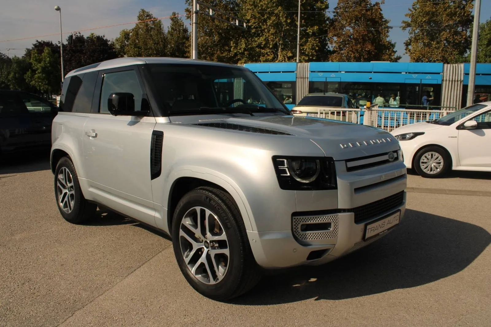 land rover defender 3.0 d6 250 90xs edition awd *panorama,navigacija* - slika 3