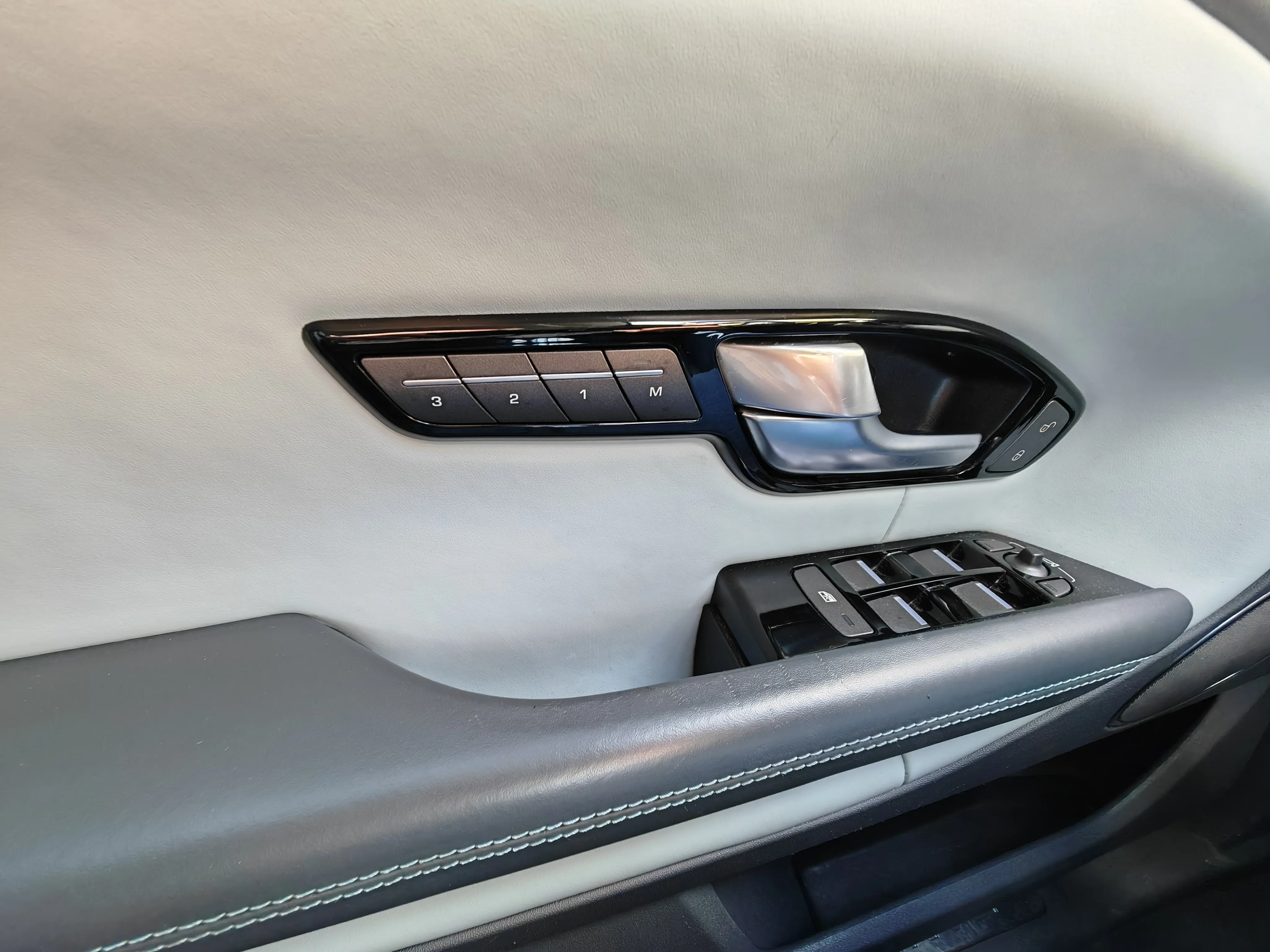 range rover evoque hse dynamic automatik - slika 15