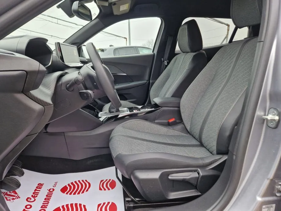 peugeot 2008 1,2 *allure* pure tech 2025.,garancija 2 god, 11600 km - slika 12