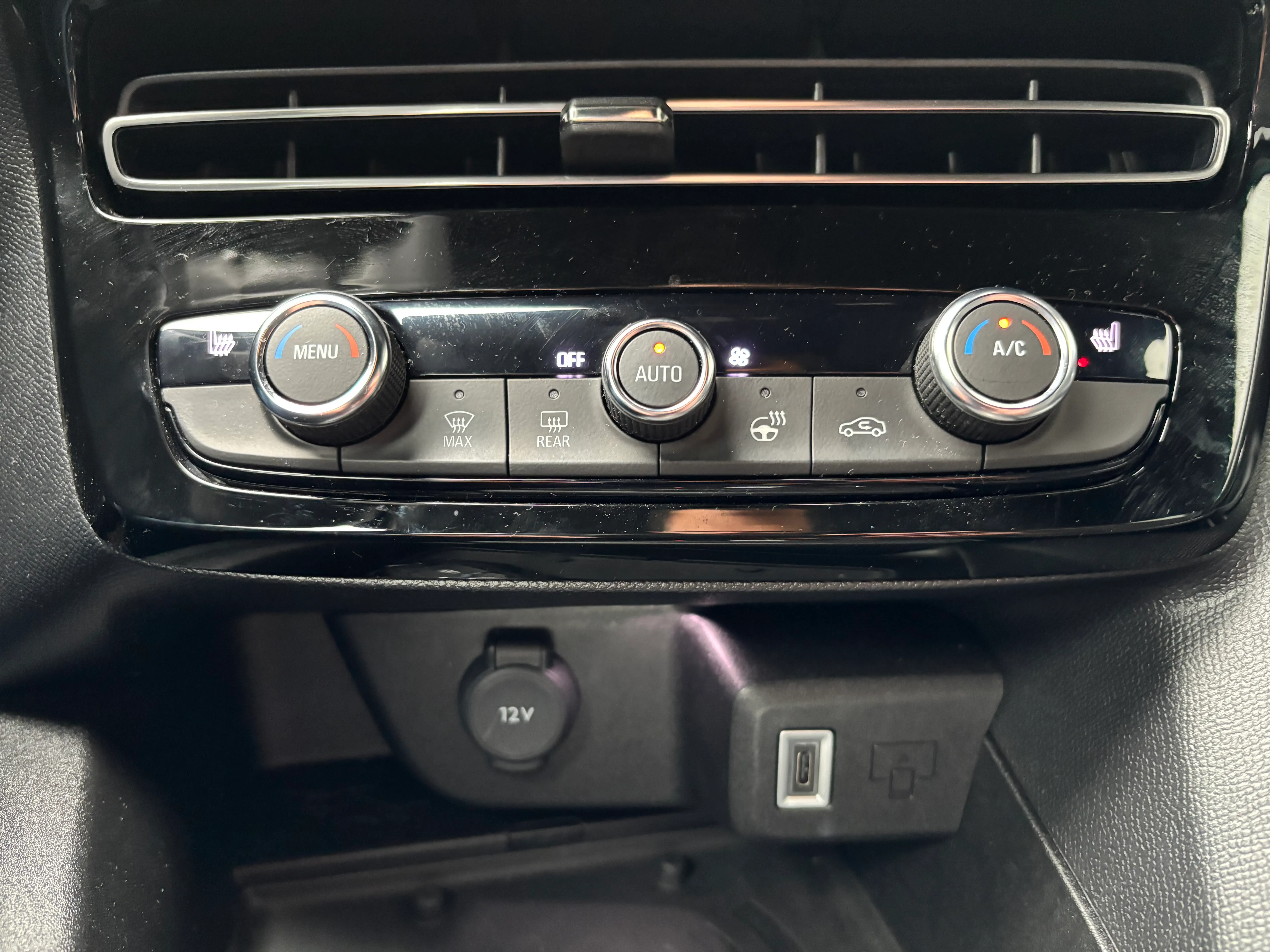 opel mokka gs line f 1,2 xht e-dct at - slika 11