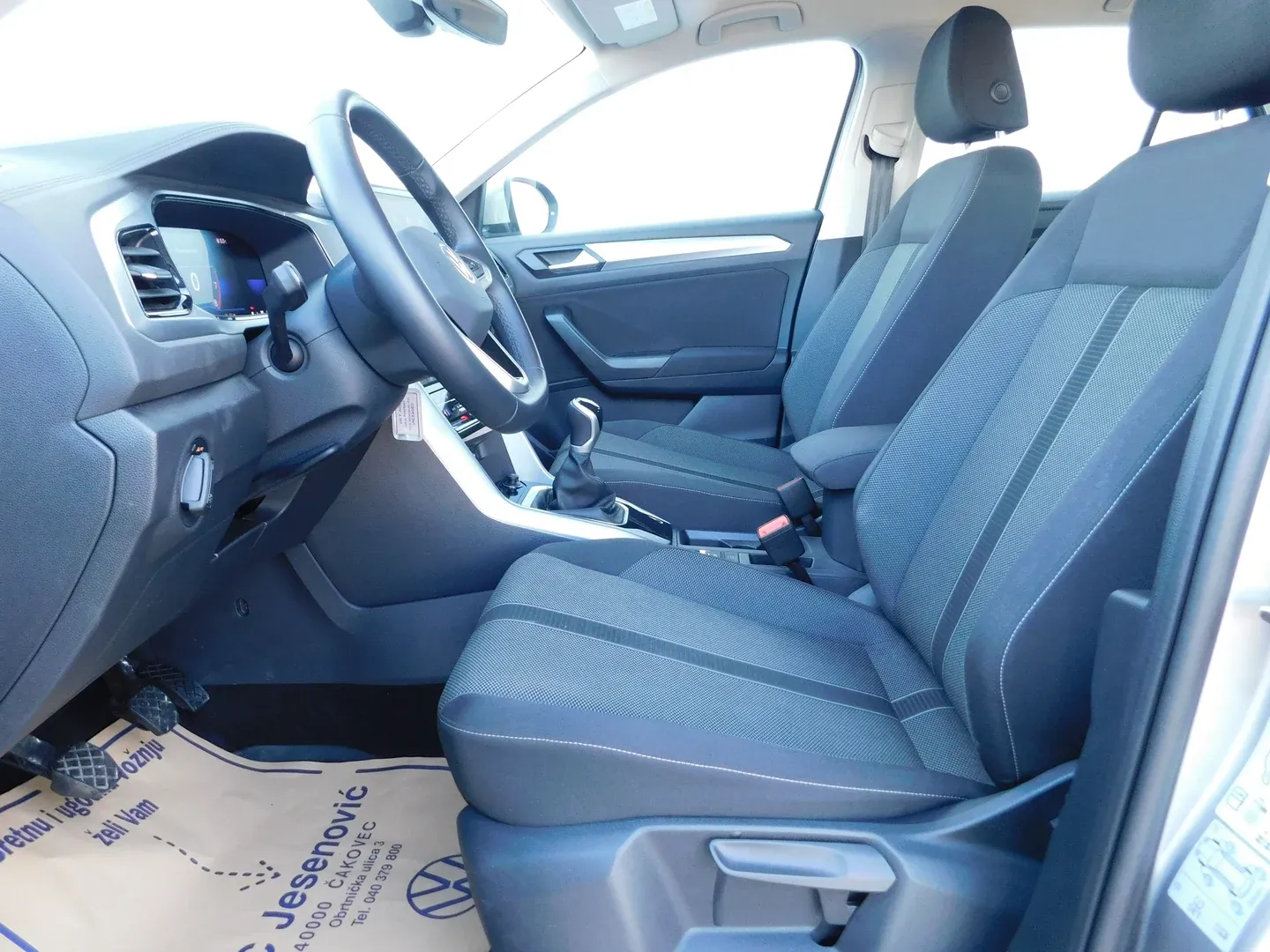 10452 volkswagen t-roc 1.0 tsi life - slika 8