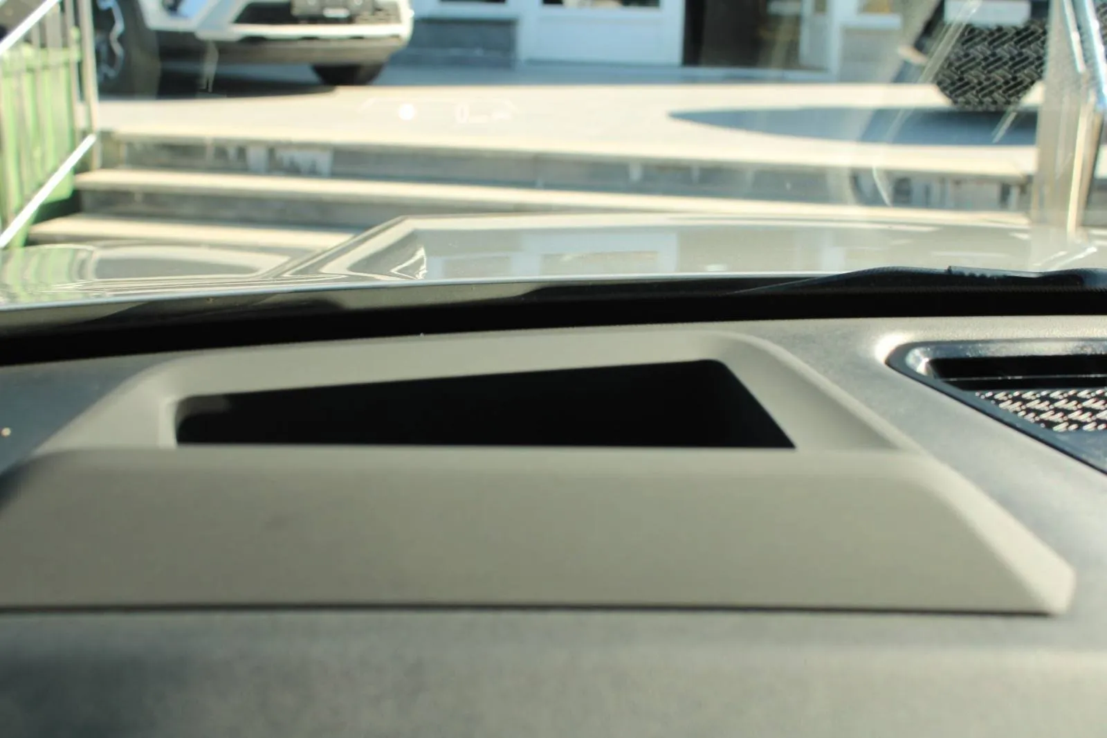 bmw x1 18i automatik m-paket *led, navigacija, kamera* - slika 17