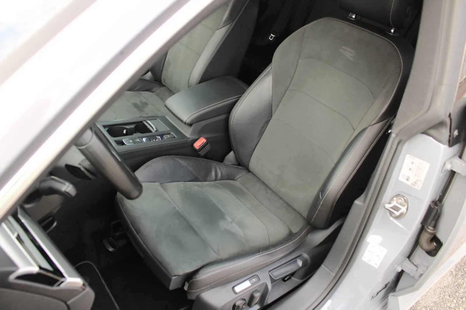 vw arteon 2.0 tdi dsg r-line *panorama, led, kamera, navigacija* - slika 12