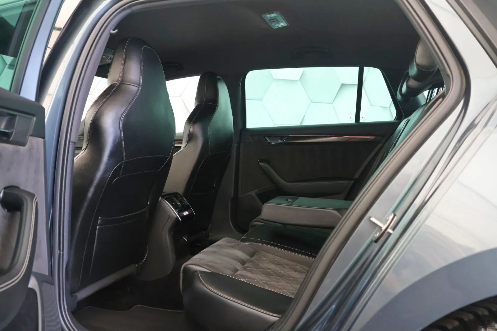 škoda superb combi n1 2.0tdi combi dsg matrix virtual radartemp - slika 10