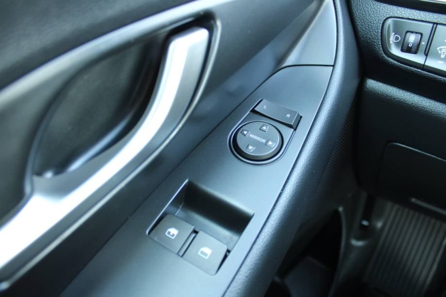 hyundai i30 karavan 1.0 t-gdi 120 - slika 9