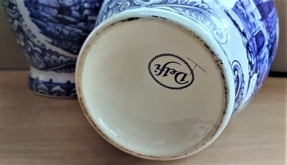 vintage delft keramička urna sa setom vaza - slika 5