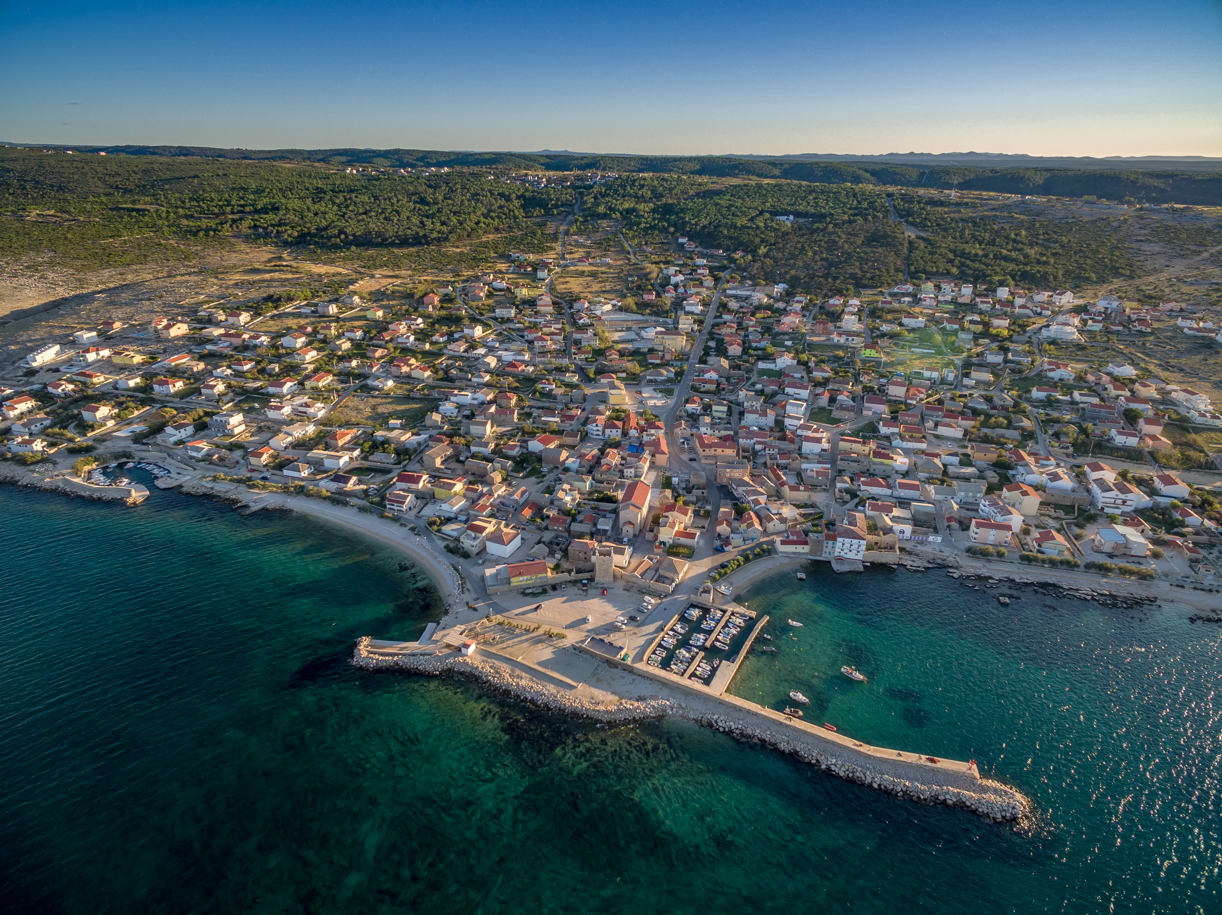 prodaje vlasnik kuca prvi red do mora 20km od grada zadra - slika 4