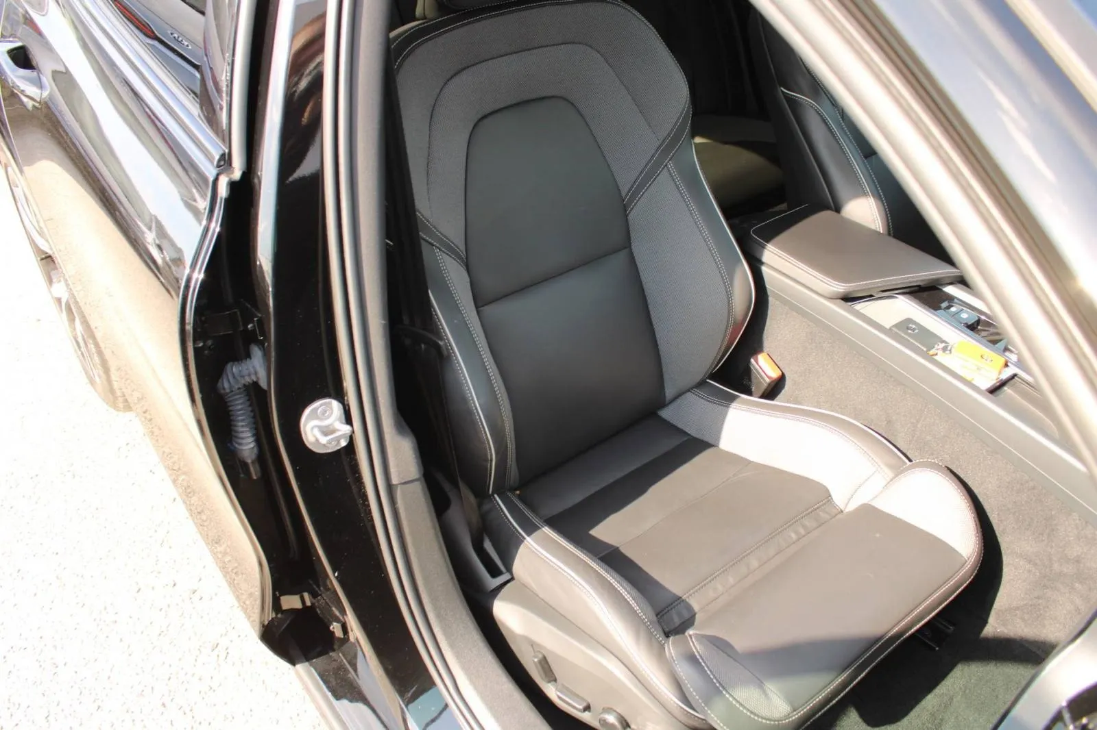 volvo v60 b3 automatik dark plus *led, navigacija, kamera* - slika 12