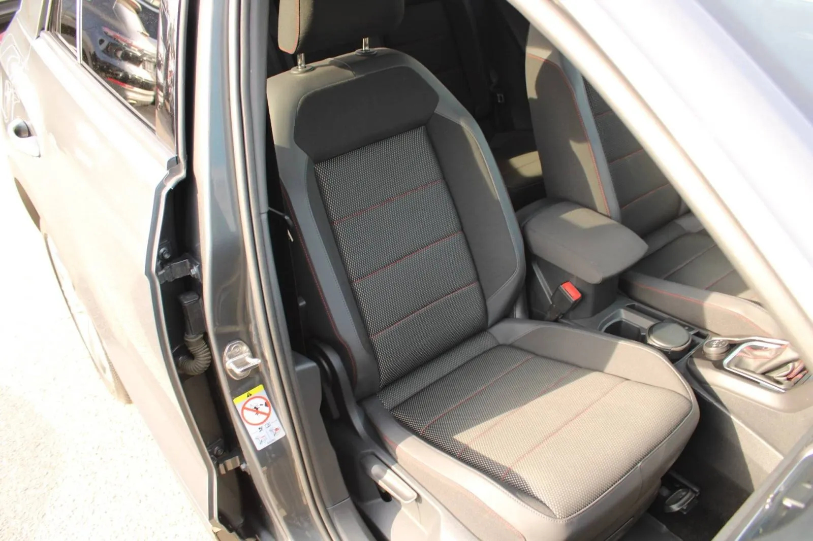 vw t-roc 2.0 tsi dsg 4motion sport *panorama,beats,kamera* - slika 22