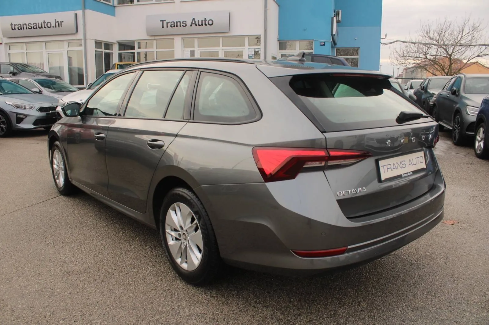 škoda octavia combi 2.0 tdi dsg *led, navigacija* - slika 7