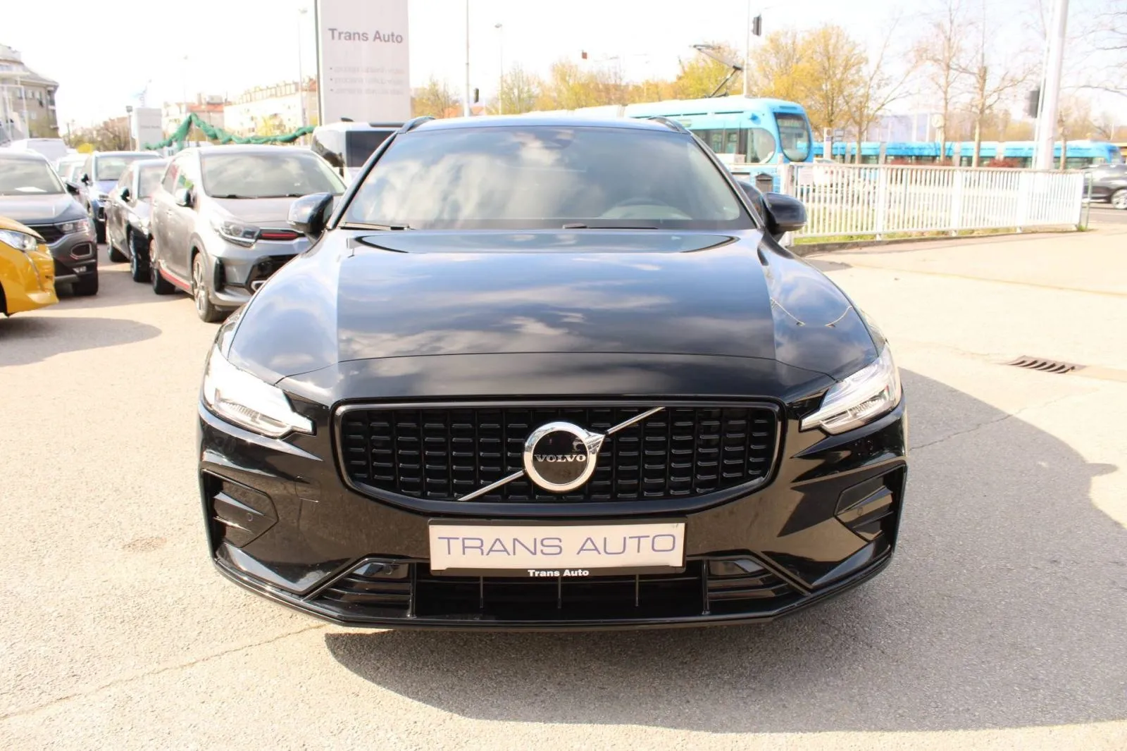 volvo v60 b3 automatik dark plus *led, navigacija, kamera* - slika 2