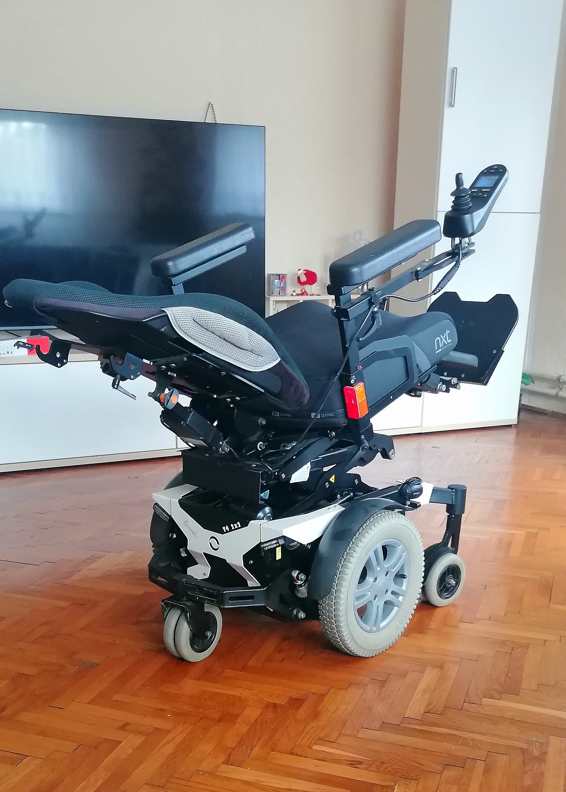 reac el. invalidska kolica s el.podešavanjem,sjedišta,naslona,oslonaca - slika 4