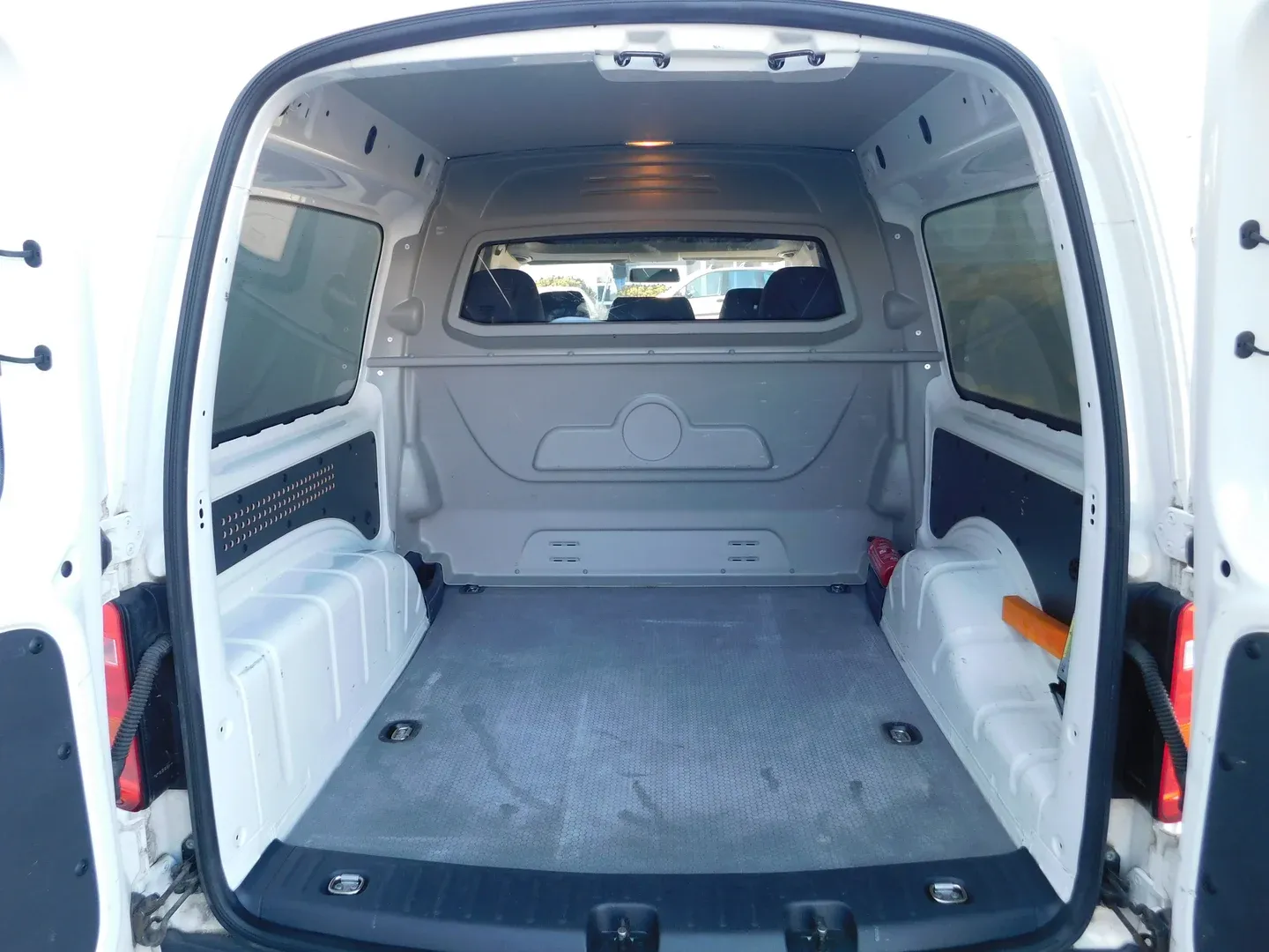 11911 vw caddy kombi maxi van 2.0 tdi - slika 12