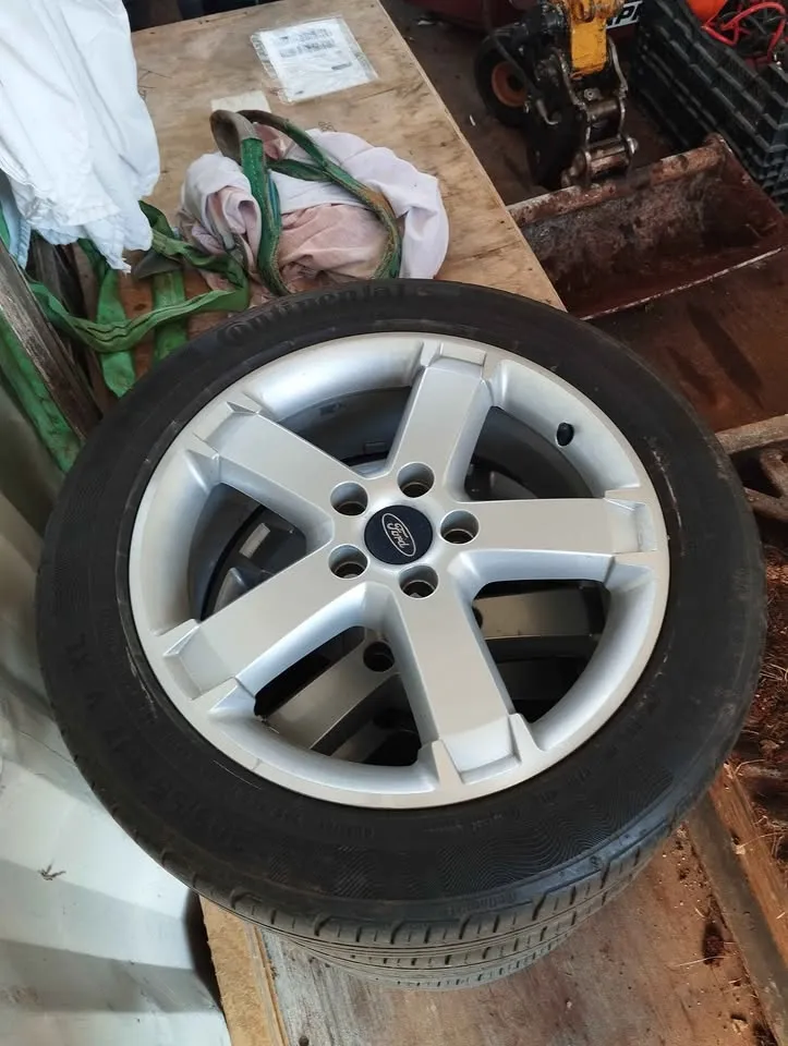 Alu felge Borbet 6,5J x 17" Ford 5x108 ET52.5, centralna rupa 63,4 mm. - Umag