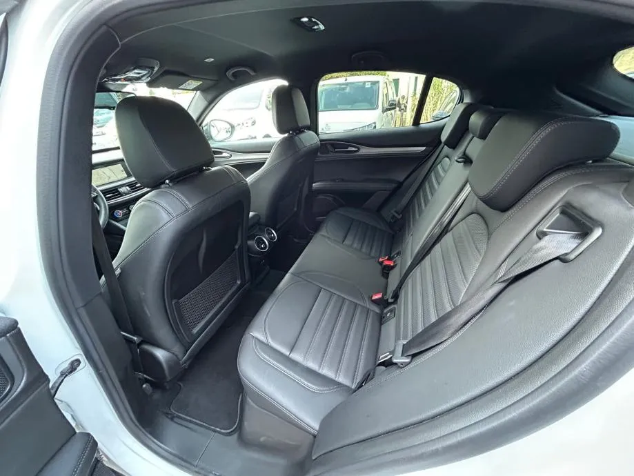alfa romeo stelvio 2,2 jtd q4 veloce - 2025 - 19.000km - full - reg !! - slika 9
